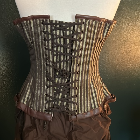 Steampunk Inspired Corset and Skirt - Picture 5 of 8